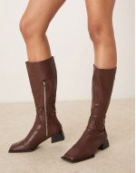 Elixir knee boots with square toe in brown