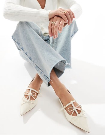 bow detail pointed flat shoe in white